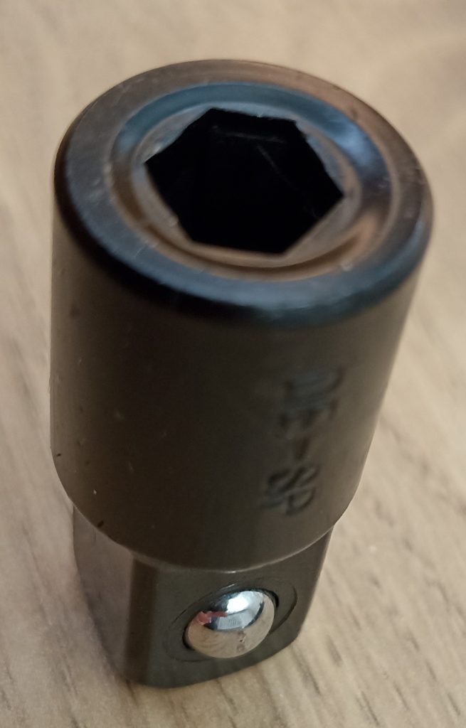 Adaptér z imbusu 8 mm (nahoře) na 1/2" (dole)