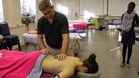 Masáž zad Britská 7